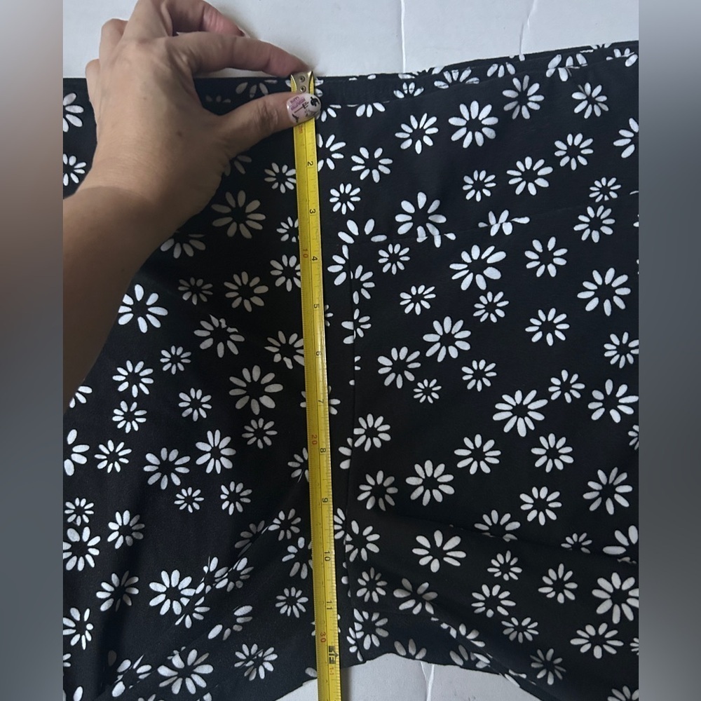 Women’s Flared Leggings Black and white flower print  XL - Picture 5 of 7